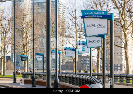 London, Großbritannien - 24 November, 2017 - restaurant Schilder an Westferry Circus, Canary Wharf angezeigt Stockfoto