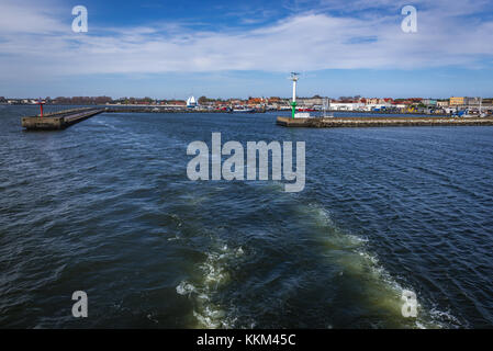 Blick von der Fähre auf Hel Stadt auf Hel Halbinsel Trennung Bucht von offener Ostsee in Pommern Woiwodschaft Polen Stockfoto