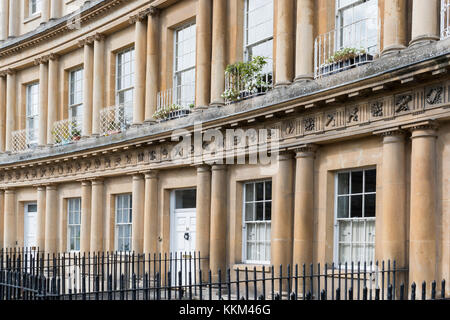 Die geschwungene georgianische Architektur der Badewanne Zirkus. Stockfoto