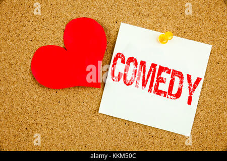 Konzeptionelle Handschrift Text Inspiration zeigt Comedy Konzept für Stand Up Comedy Mikrofon und Liebe auf Haftnotiz geschrieben, Erinnerungskork Stockfoto