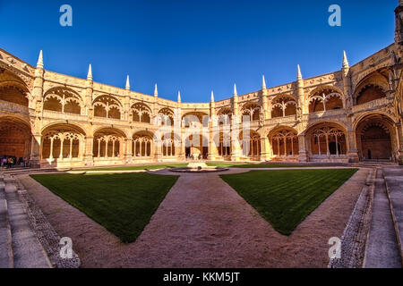 Die klostergebäude in Hieronymus-Kloster in Lissabon, Portugal, mit den charakteristischen detaillierte Schnitzereien der manuelinischen Architektur. Stockfoto