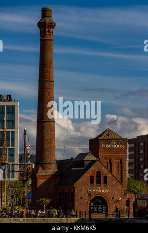 Pumpe House Pub auf Hartley Quay in der Nähe des Albert Dock, Liverpool, Großbritannien. 2017. Stockfoto