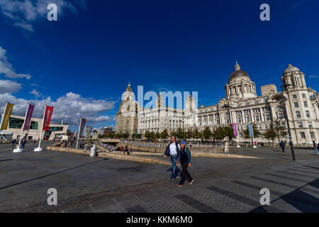 Der Pier Head in Liverpool, mit dem Royal Liver Building, dem Cunard Building und der Hafen von Liverpool. Stockfoto