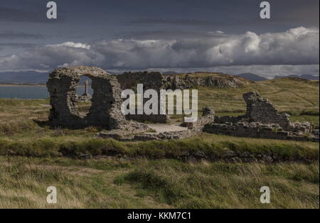 Bleibt die Kirche des Hl. Dwynwen auf Ynys Llanddwyn Island, Rhosneigr Warren NNR, Anglesey, Stockfoto