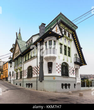 VALPARAISO, CHILE - 27. OKTOBER 2016: Anfang 1900 Herrenhaus mit eklektischen Jugendstil Architektur, in dem sich das Museum der Schönen Künste. Stockfoto