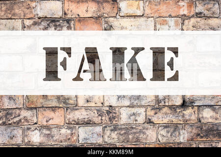 Konzeptionelle Ankündigung Text Inspiration zeigt Fake News. Geschäftskonzept für Fake News, geschrieben auf altem Backsteinhintergrund mit Platz Stockfoto