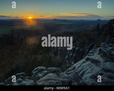 Schrammsteine bei Sonnenuntergang, Sächsische Schweiz, Elbsandsteingebirge, Deutschland, Stockfoto