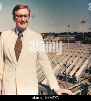 Ein Foto auf dem Dach nimmt ein Bild aus der Dachperspektive auf und bietet einen einzigartigen Blick auf die Umgebung. Diese Fotos werden oft in der Stadtfotografie verwendet und können Stadtansichten, Architektur und Panoramablicke zeigen. Stockfoto