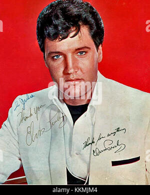 Dies ist ein Publicity-Bild von Elvis Presley, dem amerikanischen Sänger und Schauspieler, der zu einer der bedeutendsten kulturellen Ikonen des 20. Jahrhunderts wurde. Das Image wurde zur Förderung seiner Karriere und seines Einflusses verwendet. Stockfoto