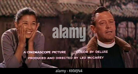 Im Trailer zu *Satan Never Sleeps* spielen France Nuyen und William Holden in diesem dramatischen Film über die moralische Komplexität eines Missionars in China während des Zweiten Weltkriegs Stockfoto