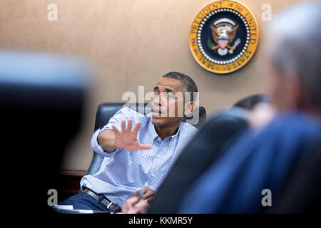 Us-Präsident Barack Obama trifft sich mit seinem nationalen Sicherheitsberater über die Situation im Irak, das in der Lage Zimmer des Weißen Hauses, Sonntag, 27. Juli 2014. Stockfoto