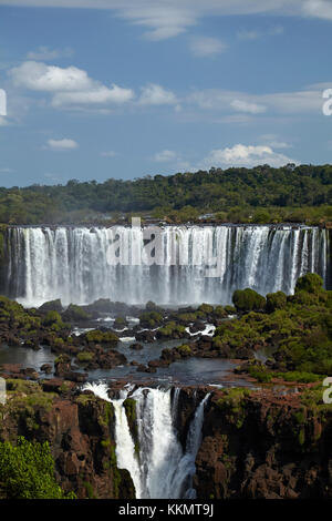 Salto Rivadavia und Salto Tres Musqueteros, Iguazu Falls, Argentinien, von der brasilianischen Seite aus gesehen, Südamerika Stockfoto