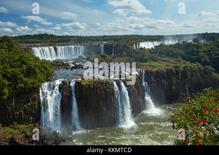 Salto Rivadavia und Salto Tres Musqueteros, Iguazu Falls, Argentinien, von der brasilianischen Seite aus gesehen, Südamerika Stockfoto