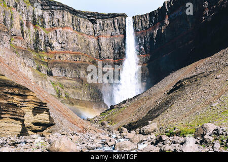 Svartifoss Wasserfall mit basaltsäulen Skaftafell National Park im Süden Islands. Stockfoto