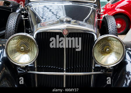 Prag, Tschechische Republik - 10. November: Auto Tatra 80 aus dem Jahr 1935 steht in Nationalen Technischen Museums am 10. November 2017 in Prag, tschechische Republik. Stockfoto