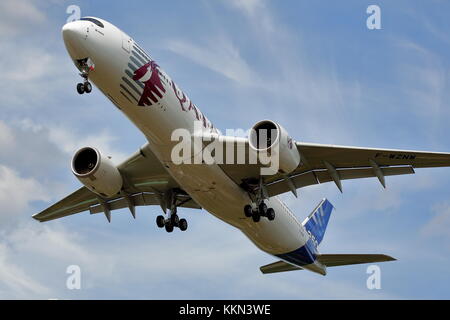 Qatar Airbus A350 XWB F-WZNW demonstrierte auf der Farnborough Airshow 2014 Stockfoto