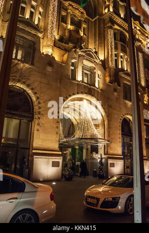 Budapest, Ungarn - 02 Januar, 2017: Gresham Palast bei Nacht, Budapest, Ungarn Stockfoto