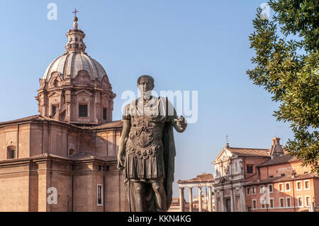 Statue von Julius Caesar, kaiserlichen Foren, Rom, Italien Stockfoto