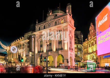 London, Weihnachtsbeleuchtung am Piccadilly Circus und Regent Street