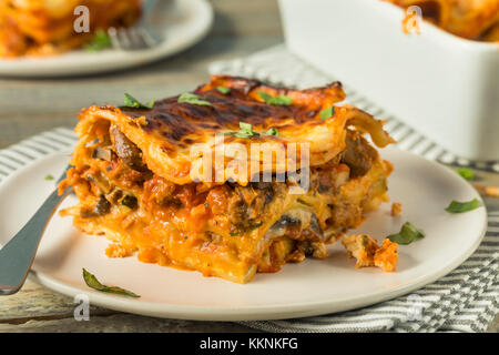 Herzhafte hausgemachte italienische Rindfleisch Lasagne mit Käse und Sauce Stockfoto
