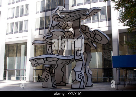 Gruppe von vier Bäumen, einem 40 Fuß-Skulptur von Jean Dubuffet, die an der Chase Manhattan Bank Plaza in Manhattan im Jahr 1972 installiert wurde. Die pi Stockfoto