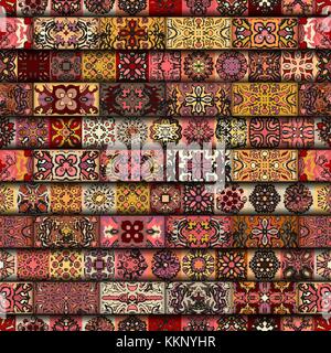 Bunte vintage nahtlose Muster mit floralen und Mandala Elemente. Hand gezeichnet Hintergrund. Kann für Textilien, Tapeten, Fliesen, Verpackung benutzt werden, umfasst ein Stock Vektor
