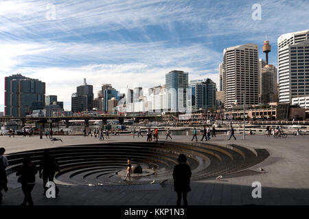 Gezeiten Kaskaden außerhalb der ICC Sydney Darling Harbour Sydney New South Wales, Australien Stockfoto