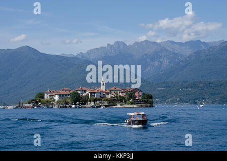 Die einzige der drei Borromäischen Inseln, die nicht von der königlichen Familie Borromeo ist, Isola dei Pescatori ist charmant und faszinierend. Stockfoto