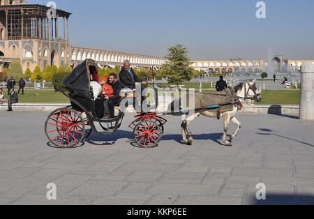 TOURISTEN AM NAGHSH-E JAHAN PLATZ, ISFAHAN Stockfoto
