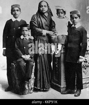 Kasturba Gandhi, die Ehefrau von Mahatma Gandhi, spiegelt ihre Rolle im sozialen Aktivismus und ihren Beitrag zum Wohlergehen von Kindern und Frauen in Indien während der Unabhängigkeitsbewegung wider. Stockfoto