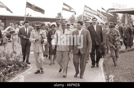 Josip Broz Tito, der ehemalige Führer Jugoslawiens, trifft sich 1959 mit Kaiser Haile Selassie von Äthiopien, was die starken diplomatischen Beziehungen zwischen den beiden Nationen symbolisiert. Stockfoto