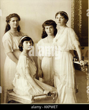 OTMA bezieht sich auf die vier Töchter des Zaren Nikolaus II. Von Russland, die hier 1914 dargestellt wurden. Das Foto zeigt die königliche Familie vor den Ereignissen der Russischen Revolution und dem anschließenden Fall der Romanov-Dynastie. Stockfoto