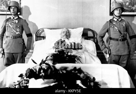 Die Hindenburger Katastrophe war ein tragisches Ereignis im Jahr 1937, als der deutsche zeppelin LZ 129 Hindenburg beim Landungsversuch Feuer fing. Die Katastrophe führte zum Verlust von 36 Menschenleben und markierte das Ende der Ära der Luftschifffahrt. Stockfoto