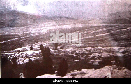 Der Titel bezieht sich auf ein historisches Foto oder Bild von Soldaten der 1. Und 2. Überseebrigaden auf dem Weg nach Drvar, wahrscheinlich während des Zweiten Weltkriegs. Diese Szene beleuchtet die militärischen Bewegungen und Strategien in der Region während des Konflikts. Stockfoto