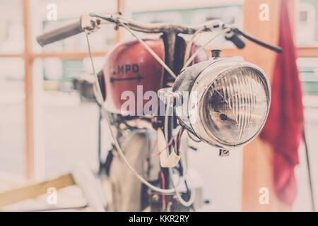 Flam, Norwegen - Oktober 2017: Alte Schiene Motorrad Trolley in der Flamsbana Railway Museum in der Flam Stadt, Norwegen Stockfoto