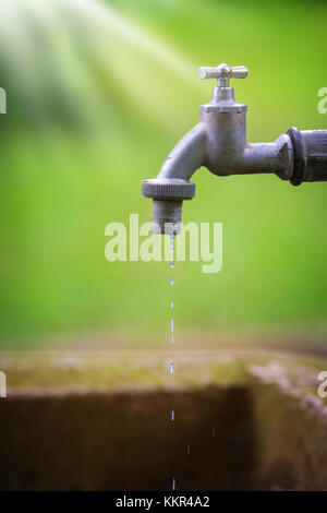 Tropfenden Hahn Stockfoto