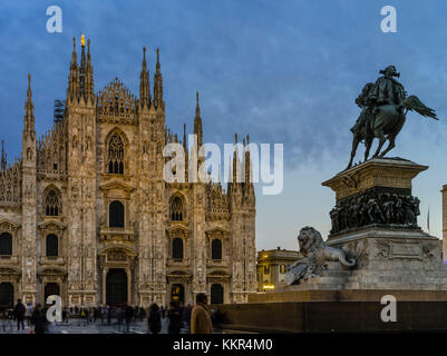 Reiterstandbild von Vittorio Emanuele II mit den Mailänder Dom Stockfoto