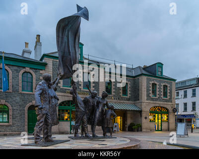 Denkmal auf dem Liberation Square in St Hélier auf Jersey Stockfoto