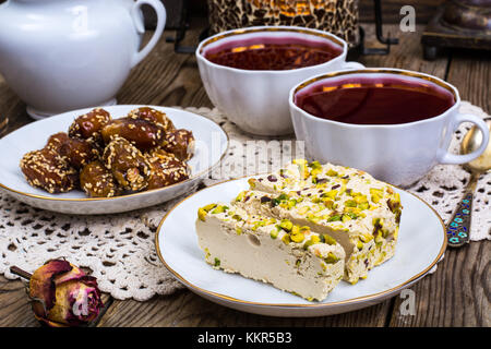 Orientalische Desserts, arabische Süßigkeiten Stockfoto