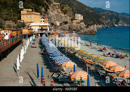 Monterosso al Mare in der Cinque Terre, Strand, ligurische Küste, Mittelmeer, Italien Stockfoto