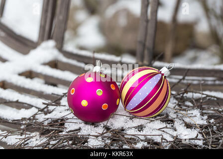 Weihnachten Dekoration im Schnee, Dekoration, still life Stockfoto