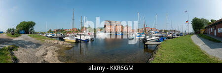 Orth, Fehmarn, Schleswig-Holstein, Deutschland. Panorama des Hafens von Orth. Stockfoto