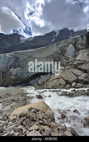 Bergbach in die Gletschermündung der Pasterze an den Großglockner Flüssen, hohe Tauern, Kärnten, Osttirol, Österreich Stockfoto