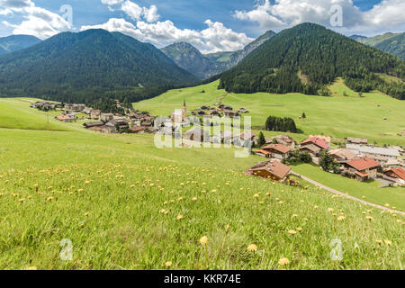 Das Dorf kartisch im Gailtal, Bezirk Lienz, Tirol, Österreich Stockfoto