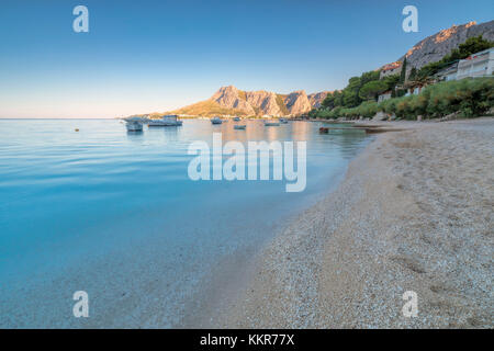 Strand in Omis, Dalmatien, Adriaküste, Kroatien Stockfoto