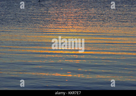 Italien, Umbrien, Perugia, Lago Trasimeno, Reflexionen auf dem Wasser Stockfoto