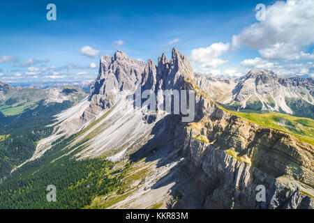 Erhöhte Ansicht, von der Seceda Berg, auf die Geisler Berge, Naturpark Puez-Geisler Naturpark, Trentino-Südtirol, Italien Stockfoto