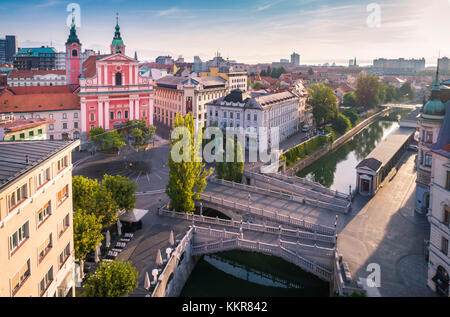 Ansicht von Ljubljiana Altstadt, mit der Verkündigung der Franziskaner Kirche. Ljubljiana, Osrednjeslovenska, Slowenien. Stockfoto