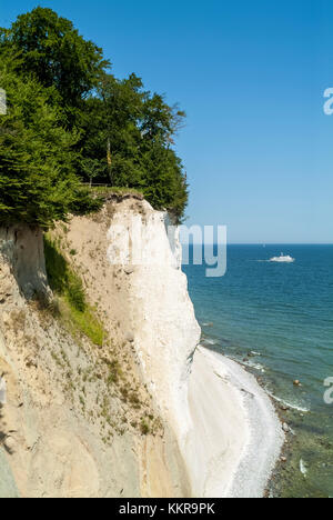 Blick auf den Königsstuhl King's Chair ist die berühmten Kreidefelsen auf der Insel Rügen, Nationalpark Jasmund. Stockfoto