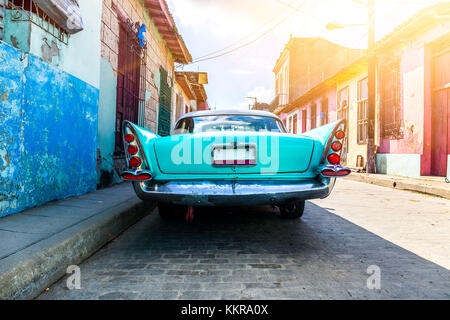 Oldtimer in den Straßen von Santa Clara, Kuba Stockfoto